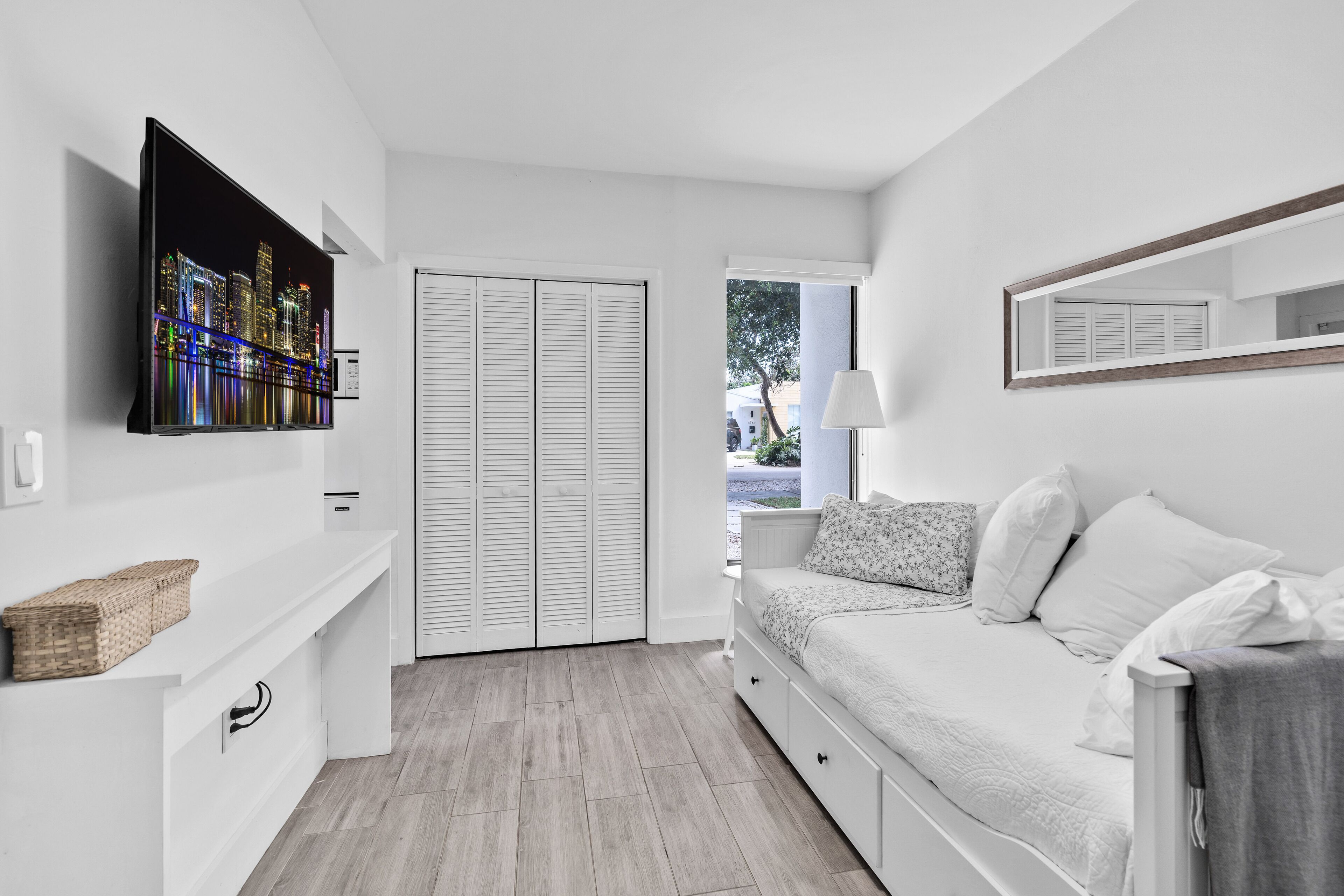 Bright and modern self contained annex in Little Gables