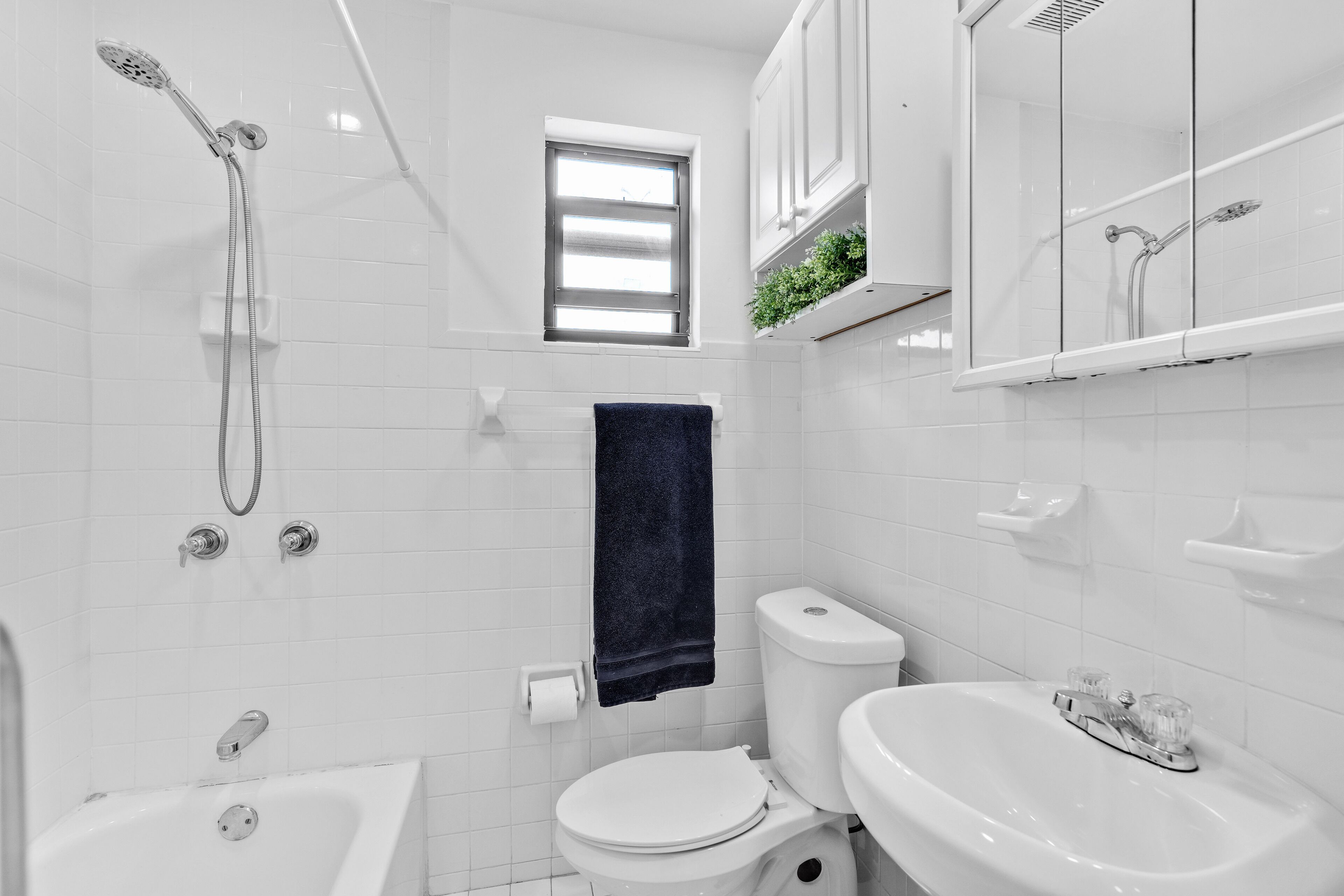 Bright and modern self contained annex in Little Gables