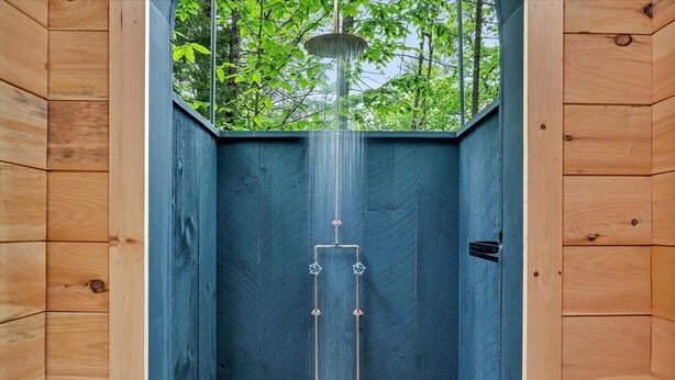 A wooden cabin with a central door and a small window at the top. - Waterfront ADK Cabin and 2 Micro-cabins (Corinth)