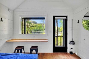 5 bedrooms, iron/ironing board, WiFi, bed sheets