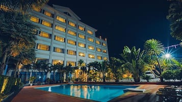 15 outdoor pools, open 7:00 AM to 10:00 PM, pool umbrellas, sun loungers