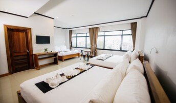Deluxe Triple Room | Minibar, desk, free WiFi, bed sheets