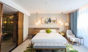 Superior Double Room | Premium bedding, minibar, blackout drapes, iron/ironing board - Blossom Garden Resort (Shaoguan)