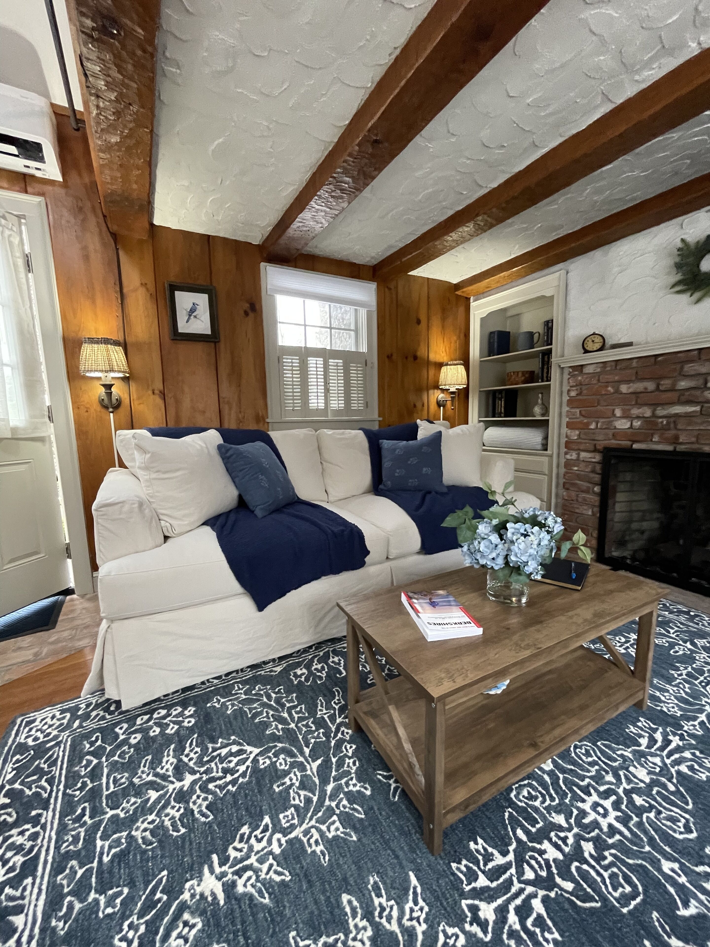 The Blue Jay - a New England Cottage