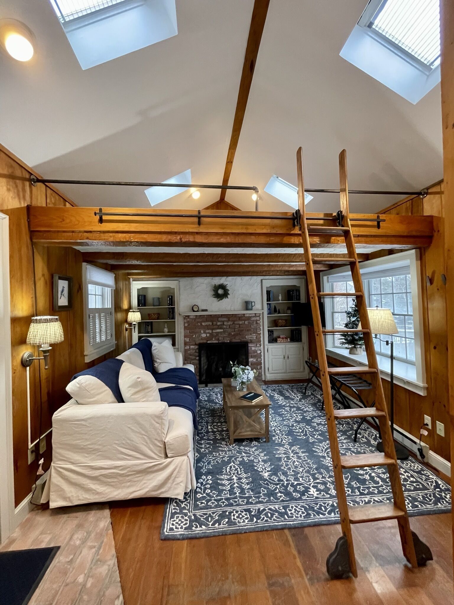 The Blue Jay - a New England Cottage