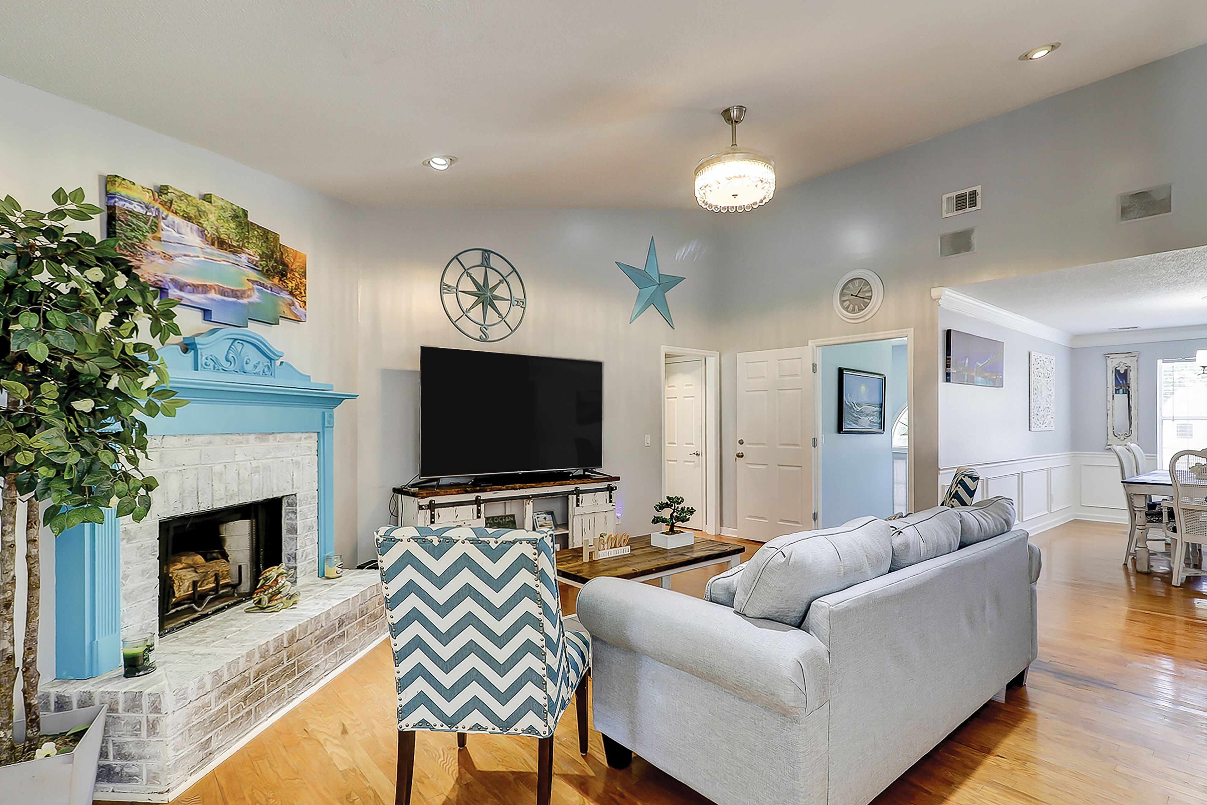 Lovely waterfront apartment with dock access, washer/dryer - dog-friendly