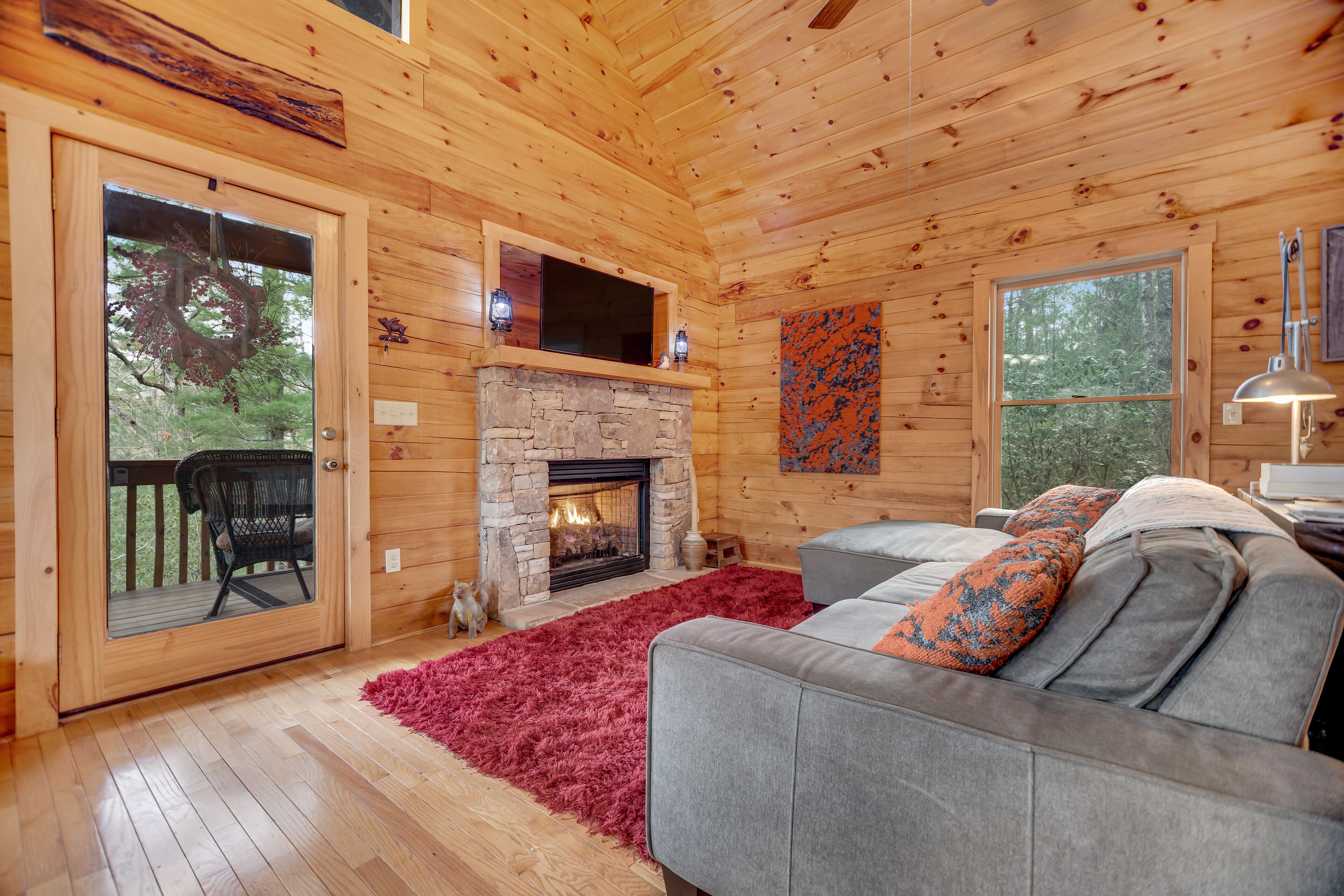 Mountain-view cabin with private hot tub, covered deck, & washer/dryer