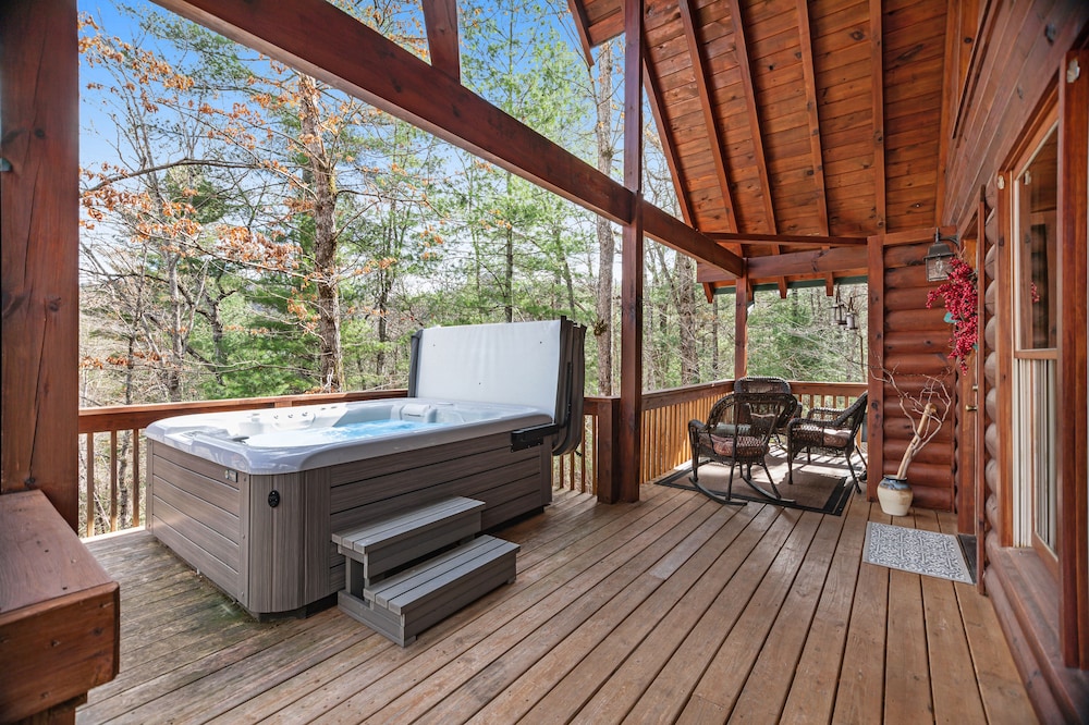 Mountain-view cabin with private hot tub, covered deck, & washer/dryer