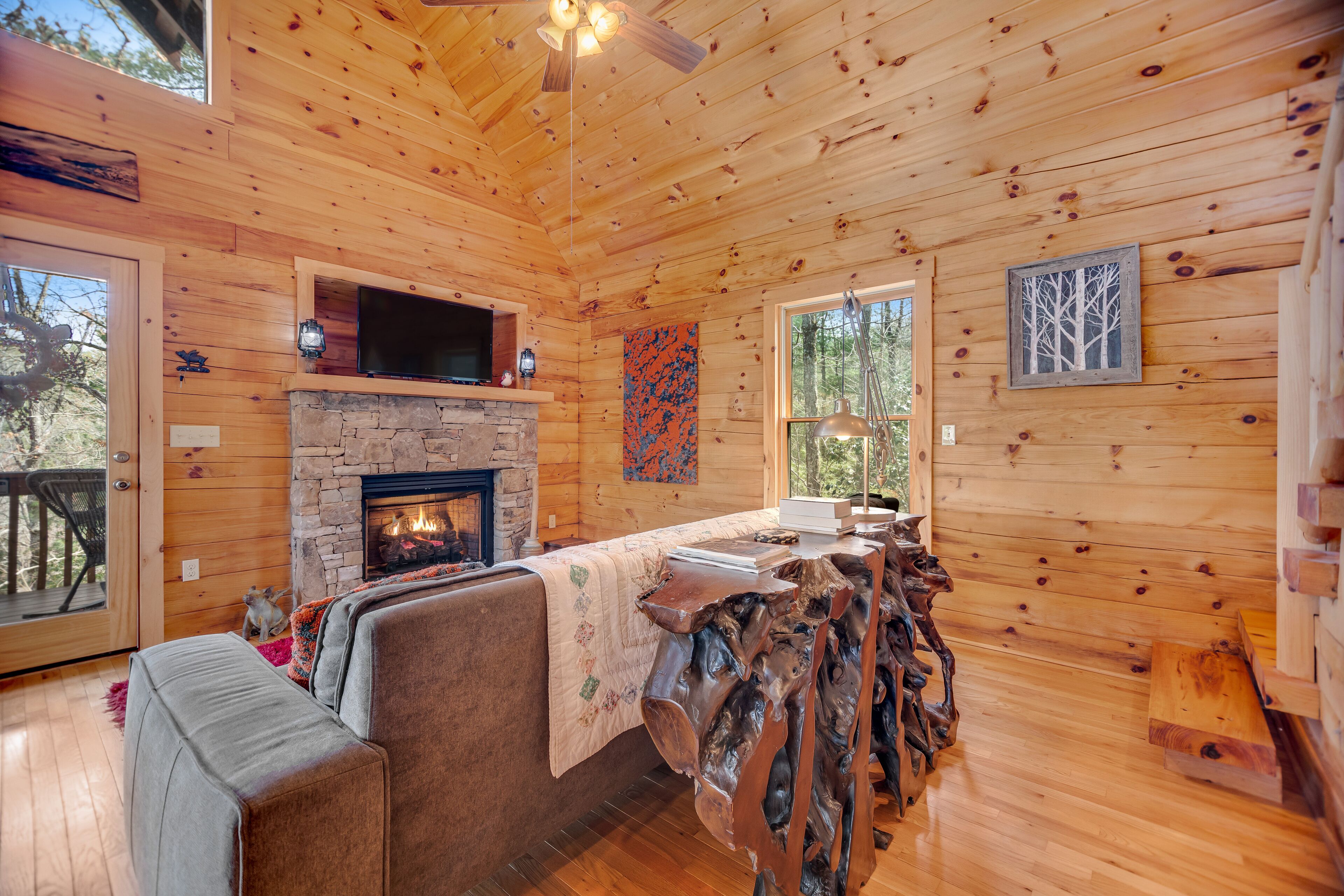 Mountain-view cabin with private hot tub, covered deck, & washer/dryer