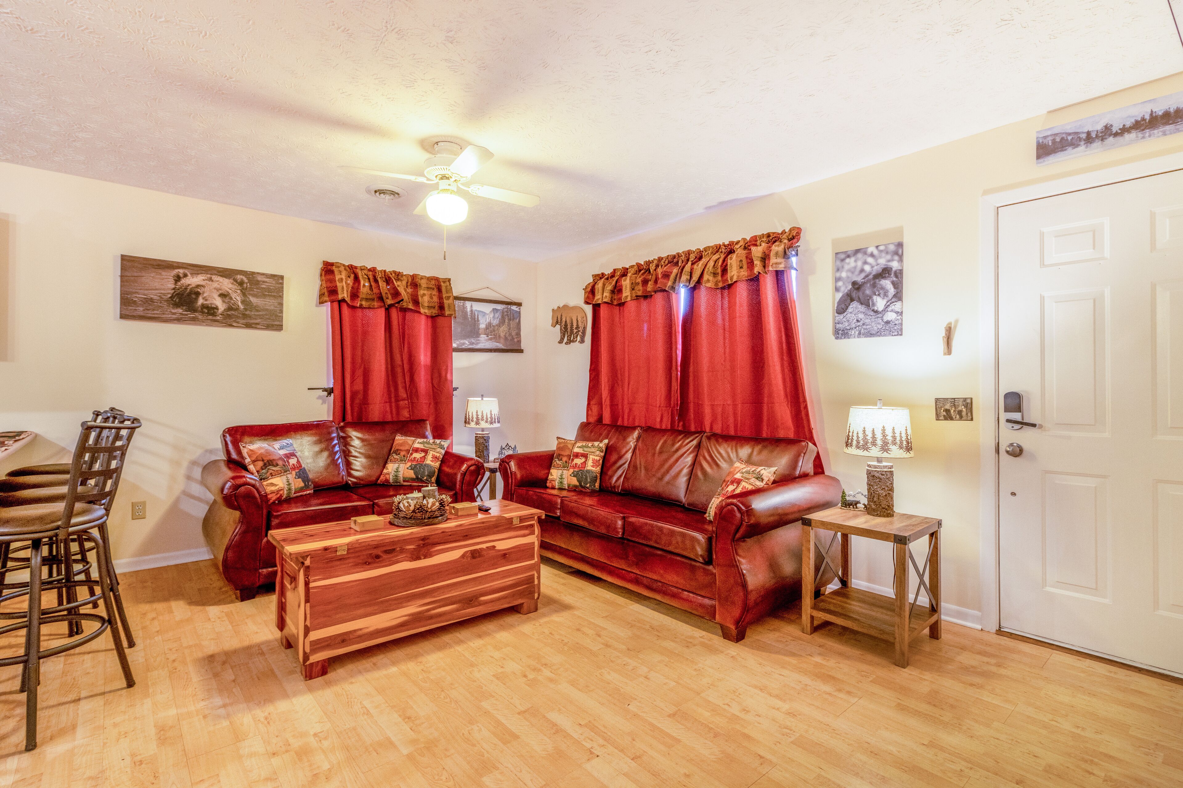 🤩Stunning Cabin🥰⭐Fast WI-FI 📶⭐Pet Friendly 😻Dollywood 🤩Smartlock⭐KingBed❤