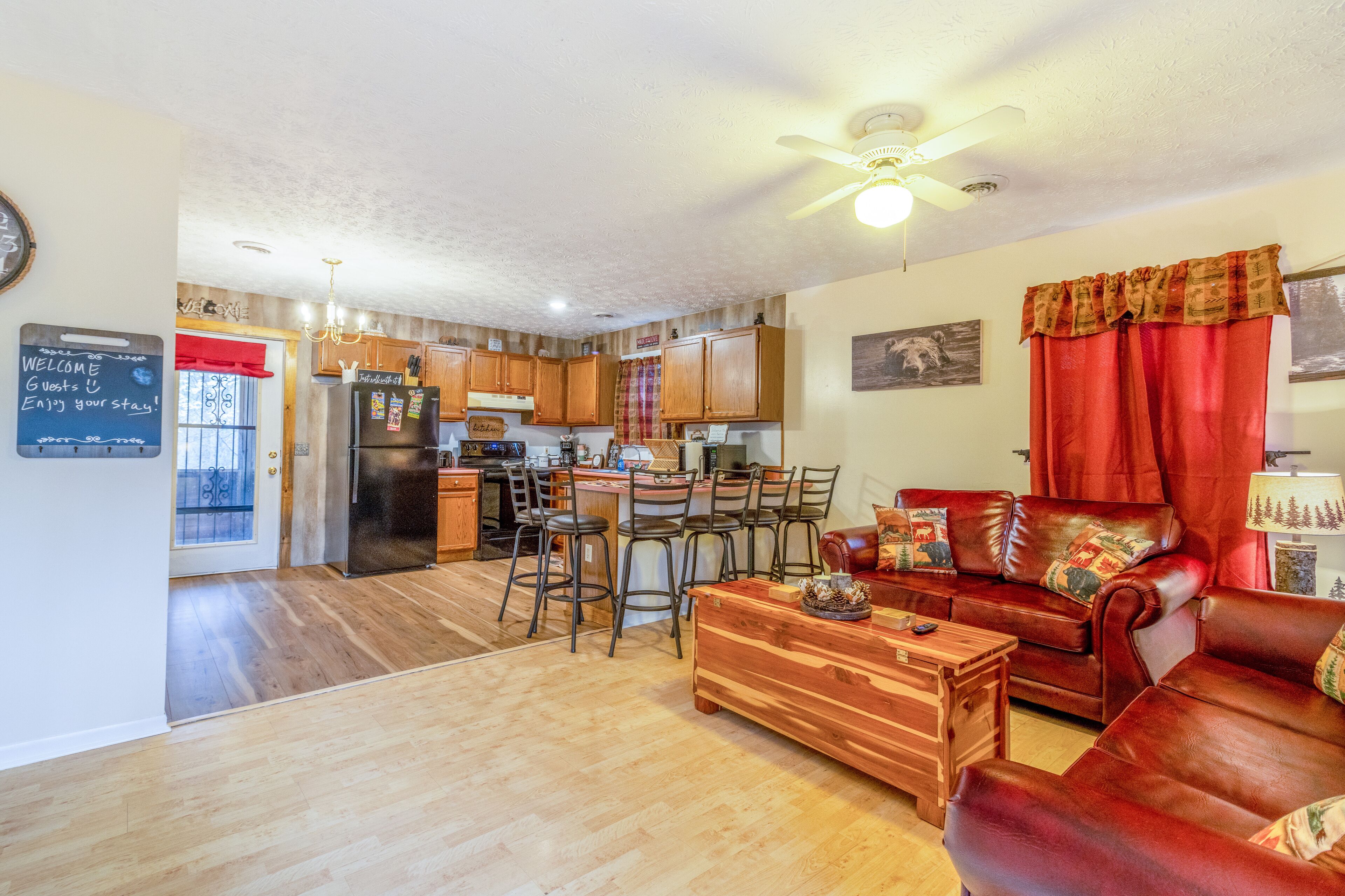 🤩Stunning Cabin🥰⭐Fast WI-FI 📶⭐Pet Friendly 😻Dollywood 🤩Smartlock⭐KingBed❤