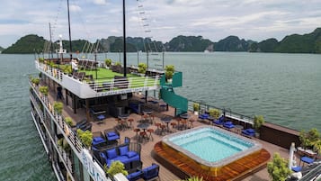 Outdoor pool, sun loungers