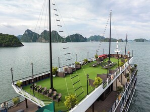 Sundeck - La Casta Cruise (Ha Long)