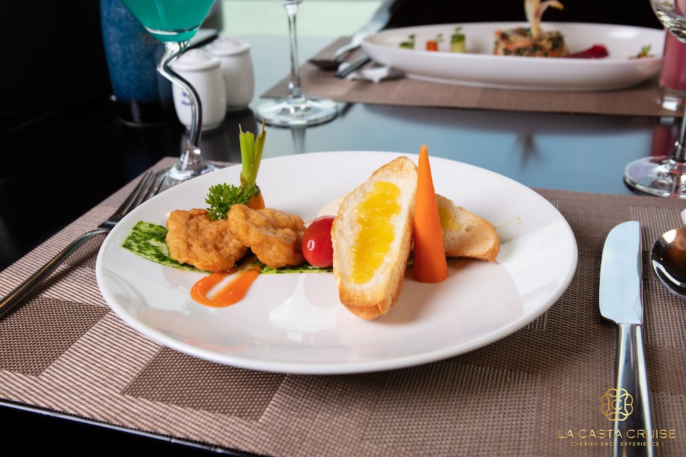 Động Thiên Cung by null