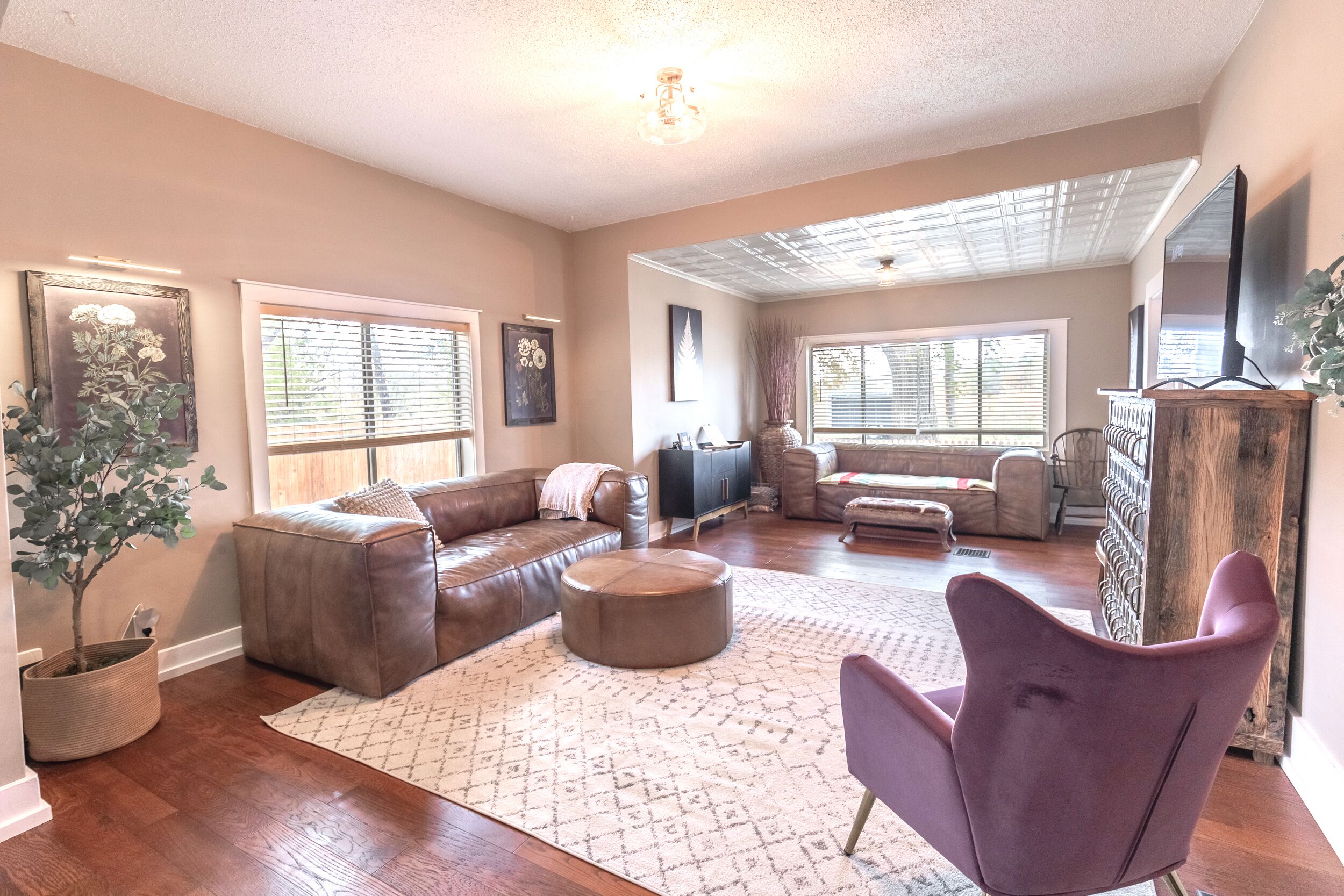 The White House on Niagara - Only 1 block from downtown with an orchard view!