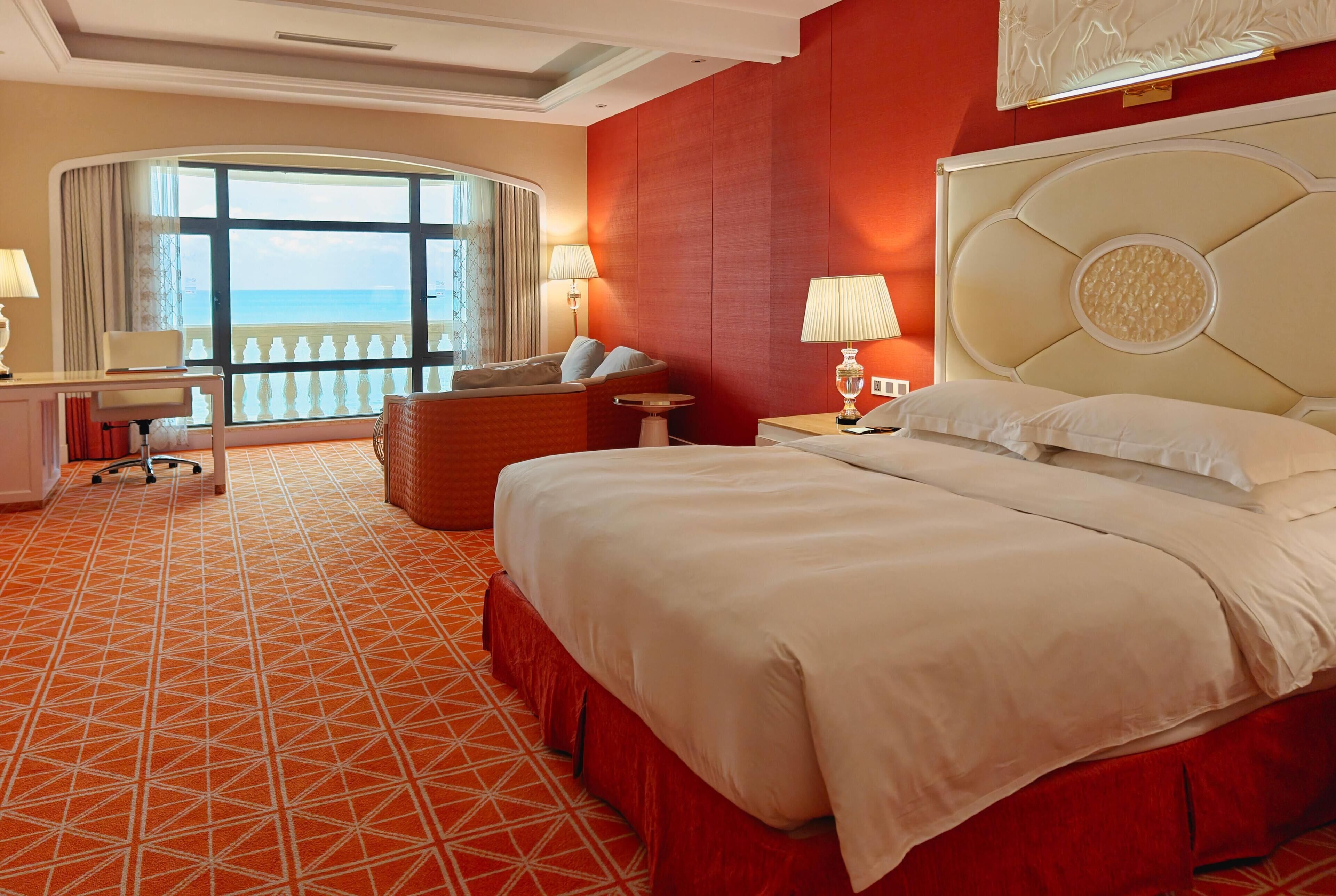 Familie suite, uitzicht op zee (Single Room) | Luxe beddengoed, pillowtop-bedden, een kluis op de kamer, een bureau