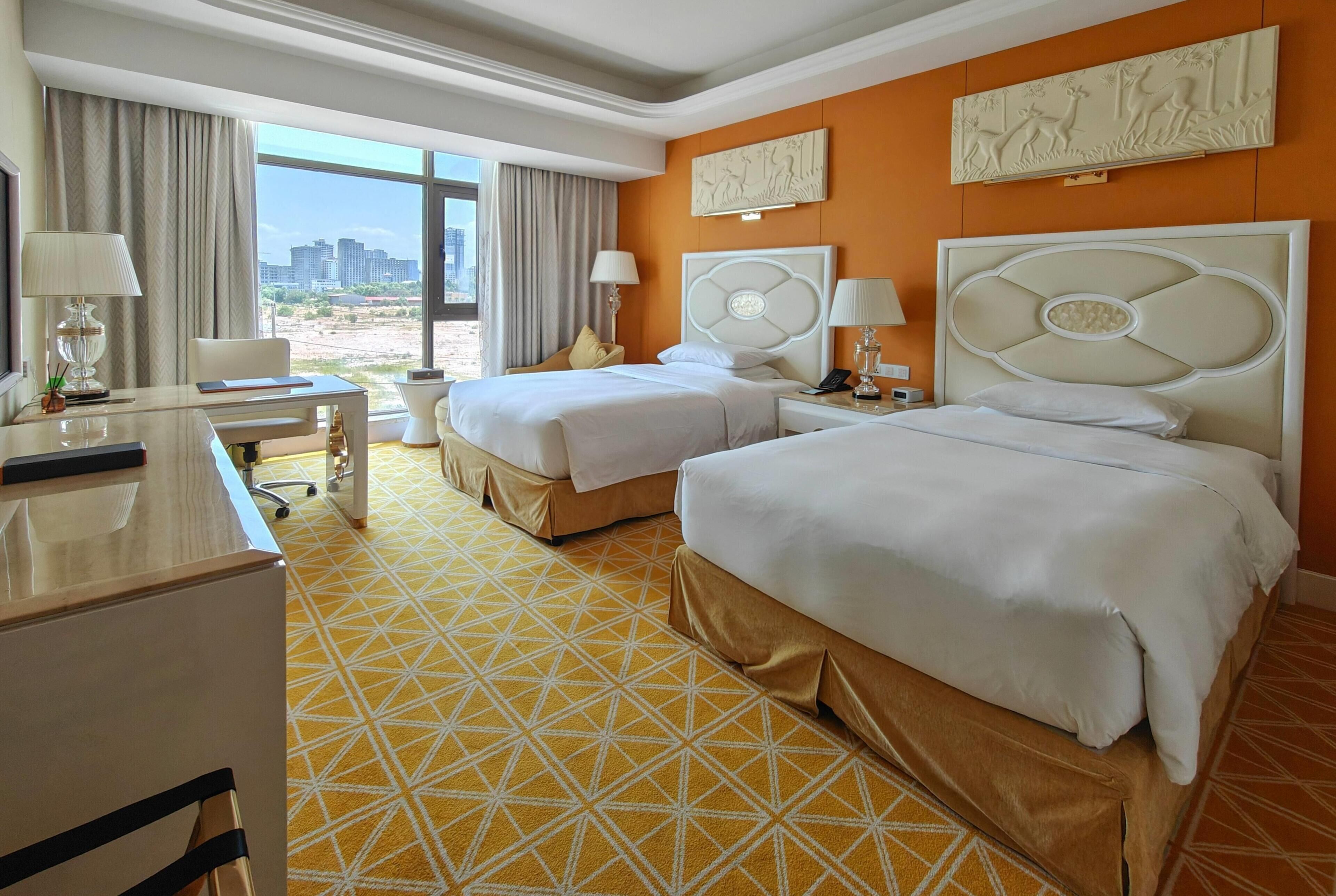 Superior Twin kamer, uitzicht op stad | Luxe beddengoed, pillowtop-bedden, een kluis op de kamer, een bureau