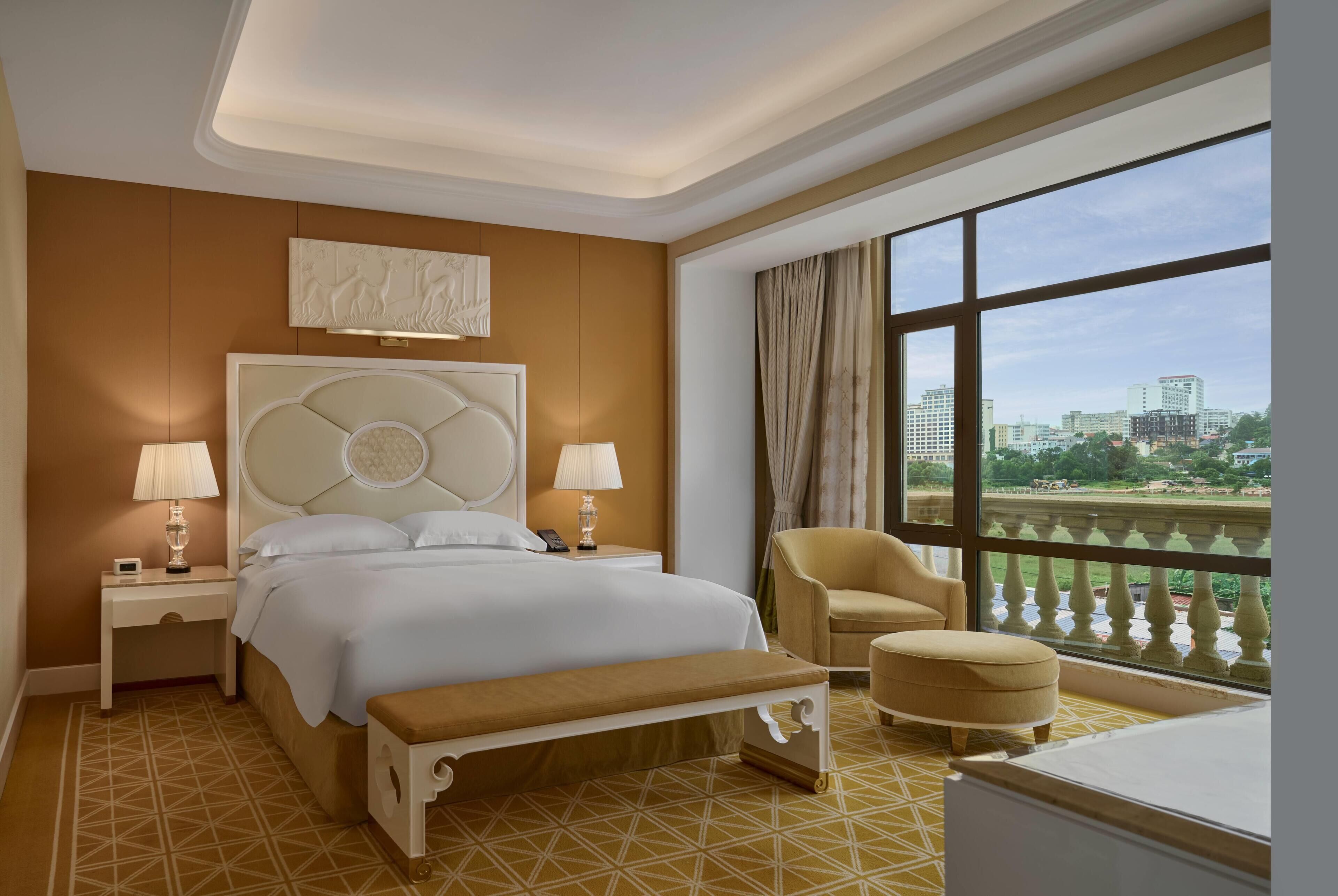 Executive Suite, City View (Single Room) | Premium bedding, pillow-top beds, in-room safe, desk