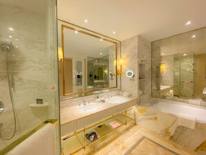 Deluxe Twin Room, Sea View | Bathroom | Separate bathtub and shower, hydromassage showerhead, free toiletries - Ramada by Wyndham Sihanoukville Xinhaohui Palace (Sihanoukville)