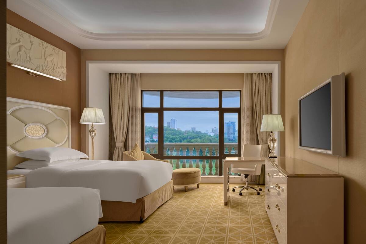 Superior Twin Room, City View