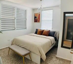 3 bedrooms, desk, iron/ironing board, free WiFi