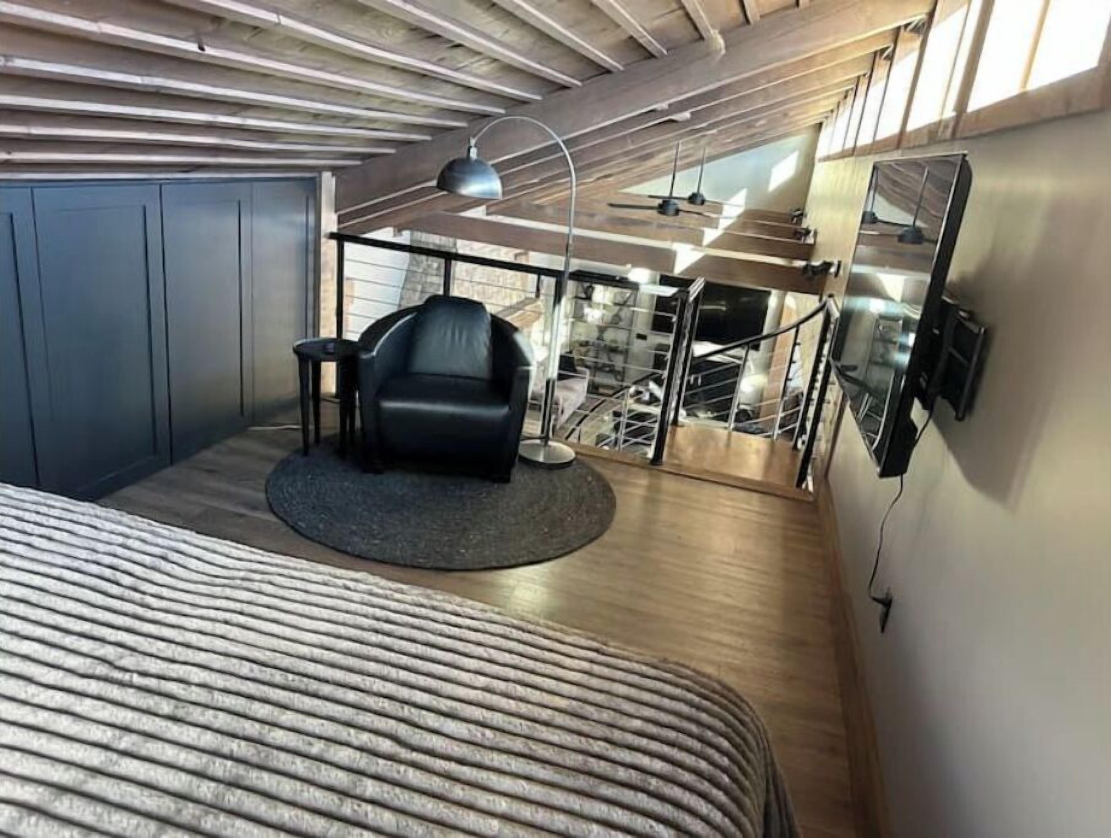 1 bedroom, desk, iron/ironing board, travel cot