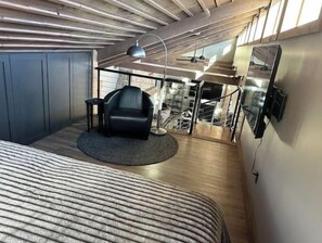 1 Schlafzimmer, Schreibtisch, Bügeleisen/Bügelbrett, Reisekinderbett
