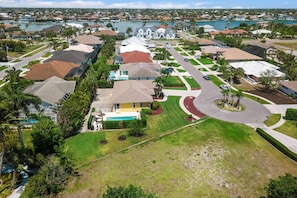 Exterior - Secret Access: Two Min Walk to JW/Beach Access ~Beach Gear, Pool, WiFi & More (Marco Island)