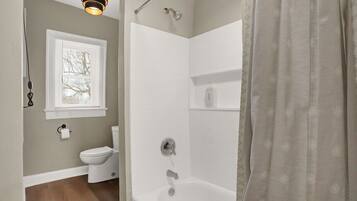 Secador de pelo y toallas