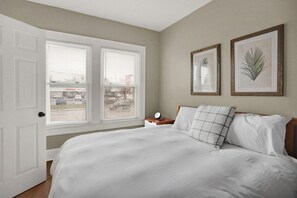 2 bedrooms, desk, iron/ironing board, free WiFi