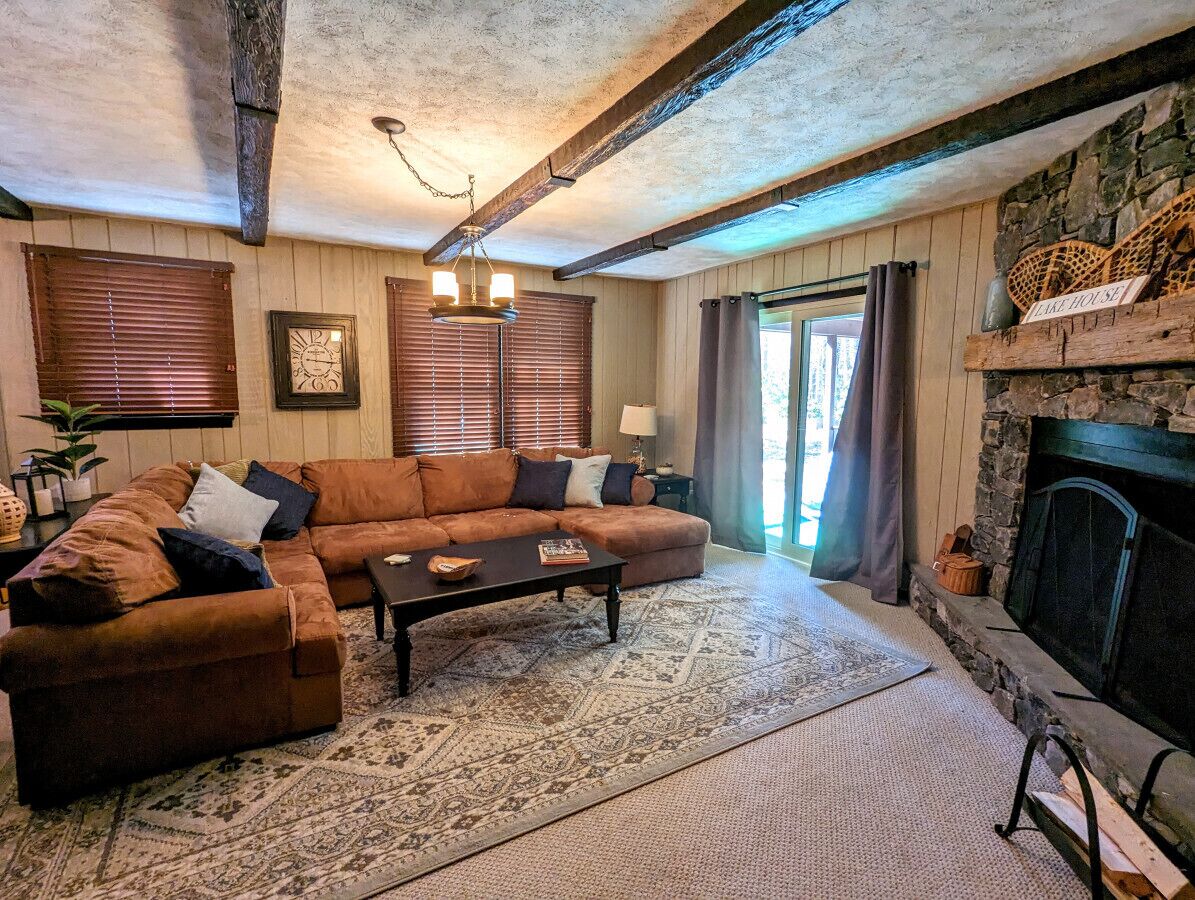 - Wet Bar, Kayaks, Fire Pit, Activities Abound!