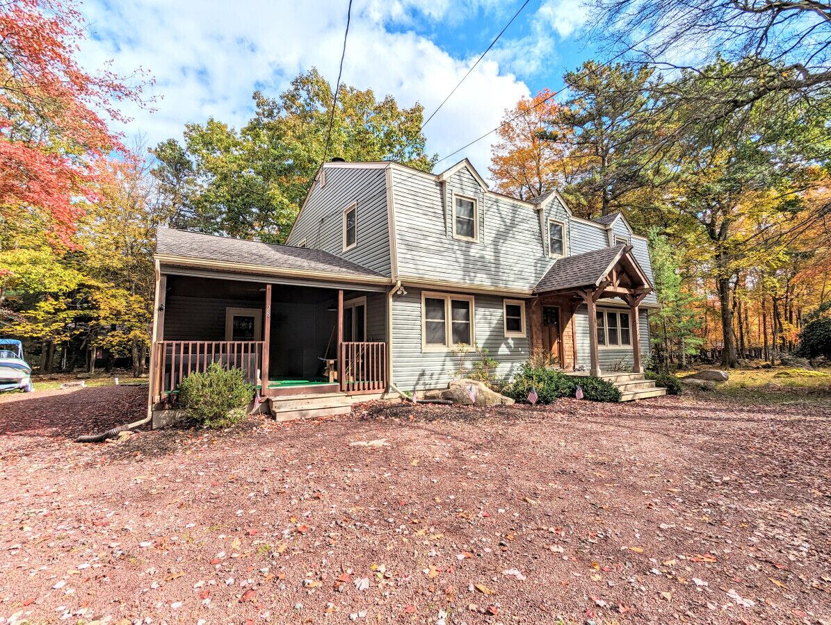 - Wet Bar, Kayaks, Fire Pit, Activities Abound!