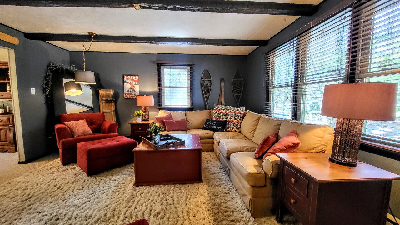 - Wet Bar, Kayaks, Fire Pit, Activities Abound!