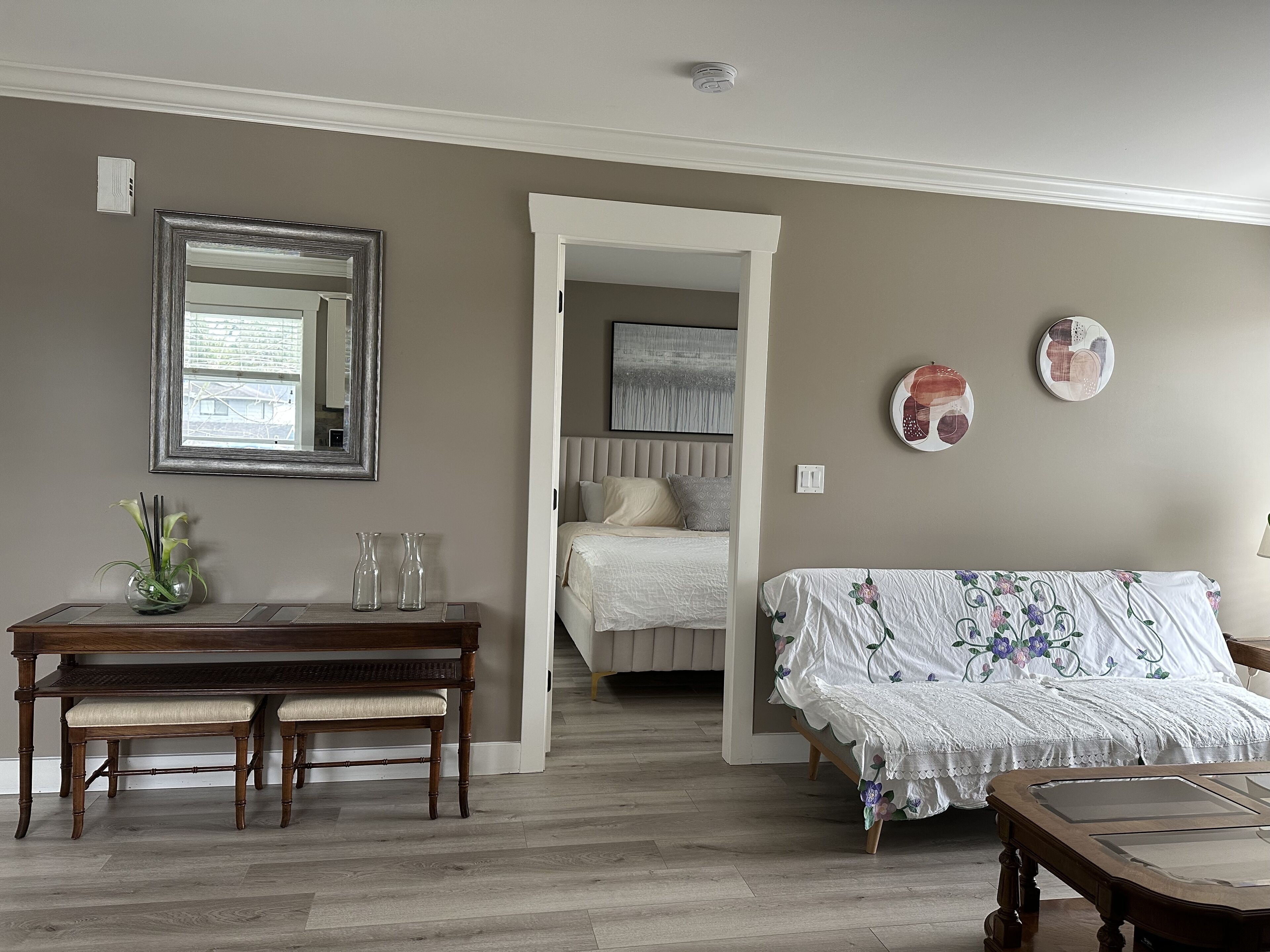 Luxurious King Bed Private Entrance In Ladner 