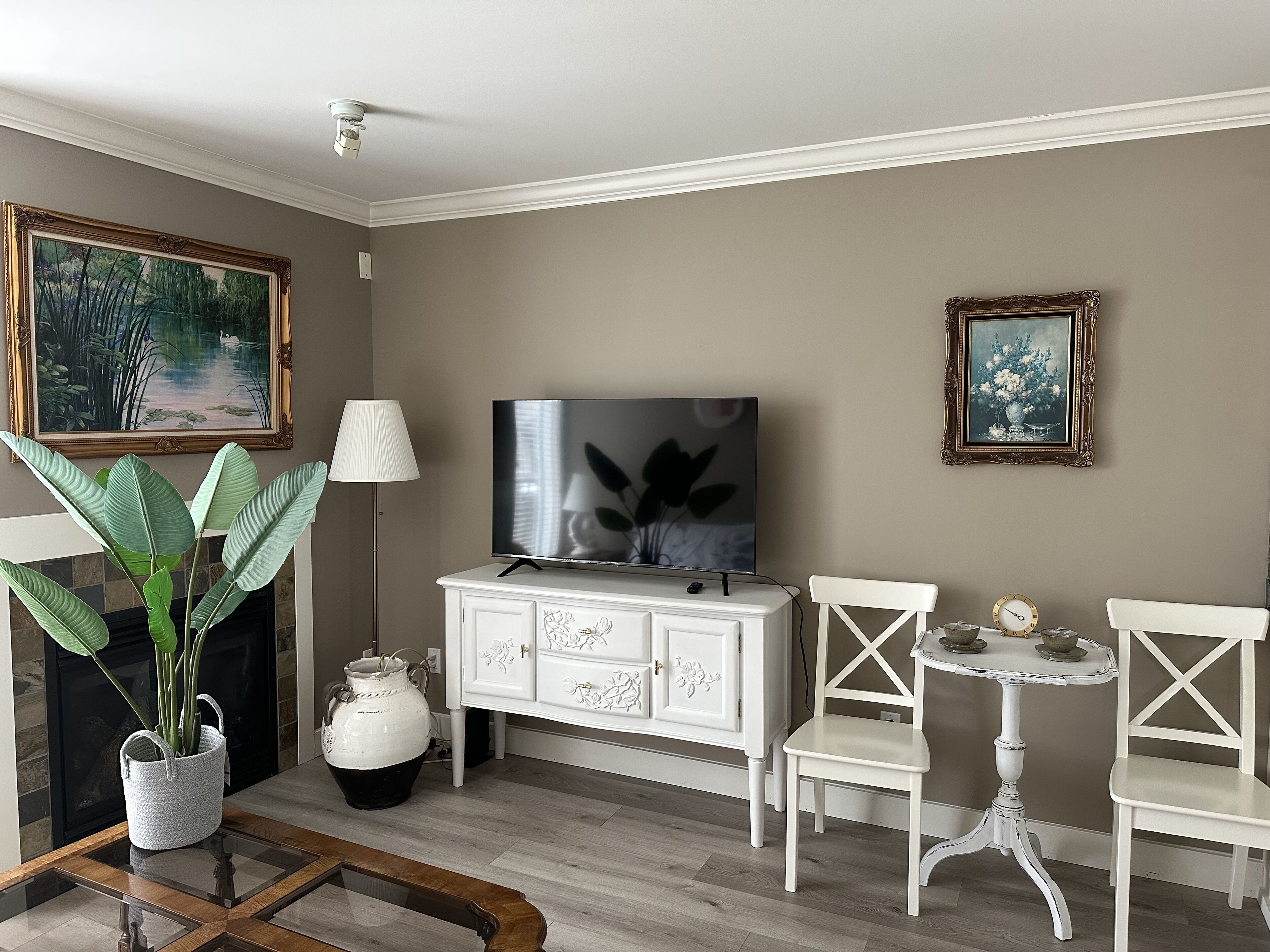 Luxurious King Bed Private Entrance In Ladner 