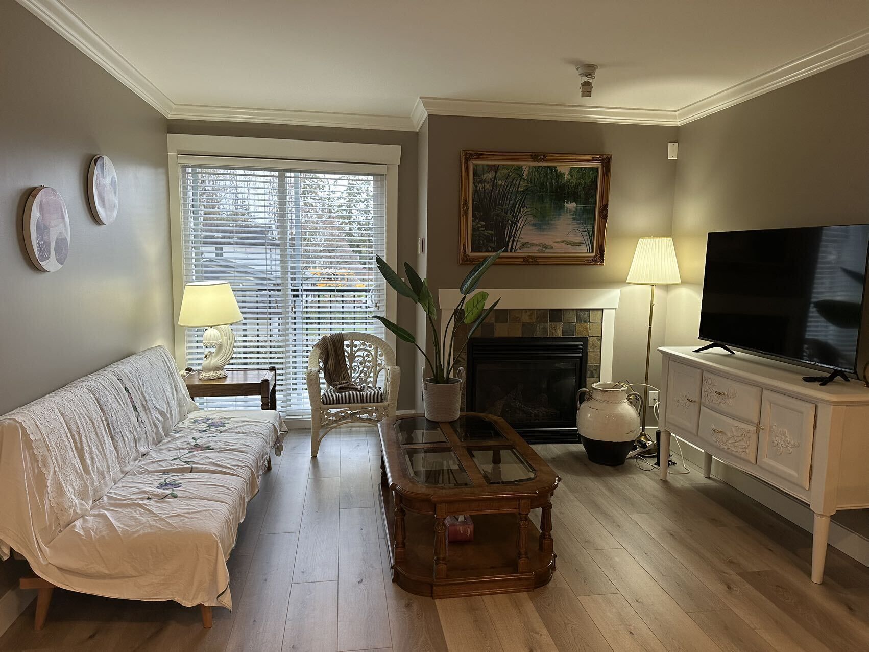 Luxurious King Bed Private Entrance In Ladner 