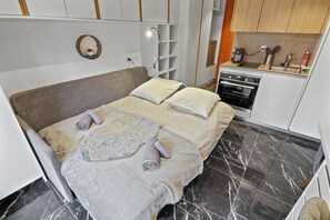 1 chambre, bureau, fer et planche à repasser, Wi-Fi gratuit