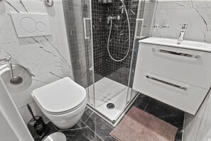 Free toiletries, hair dryer, towels