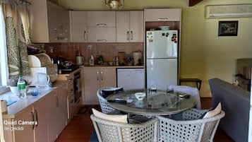 House, 2 Bedrooms, Accessible, Smoking | Dining room