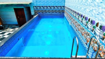 Sæsonbestemt udendørs pool