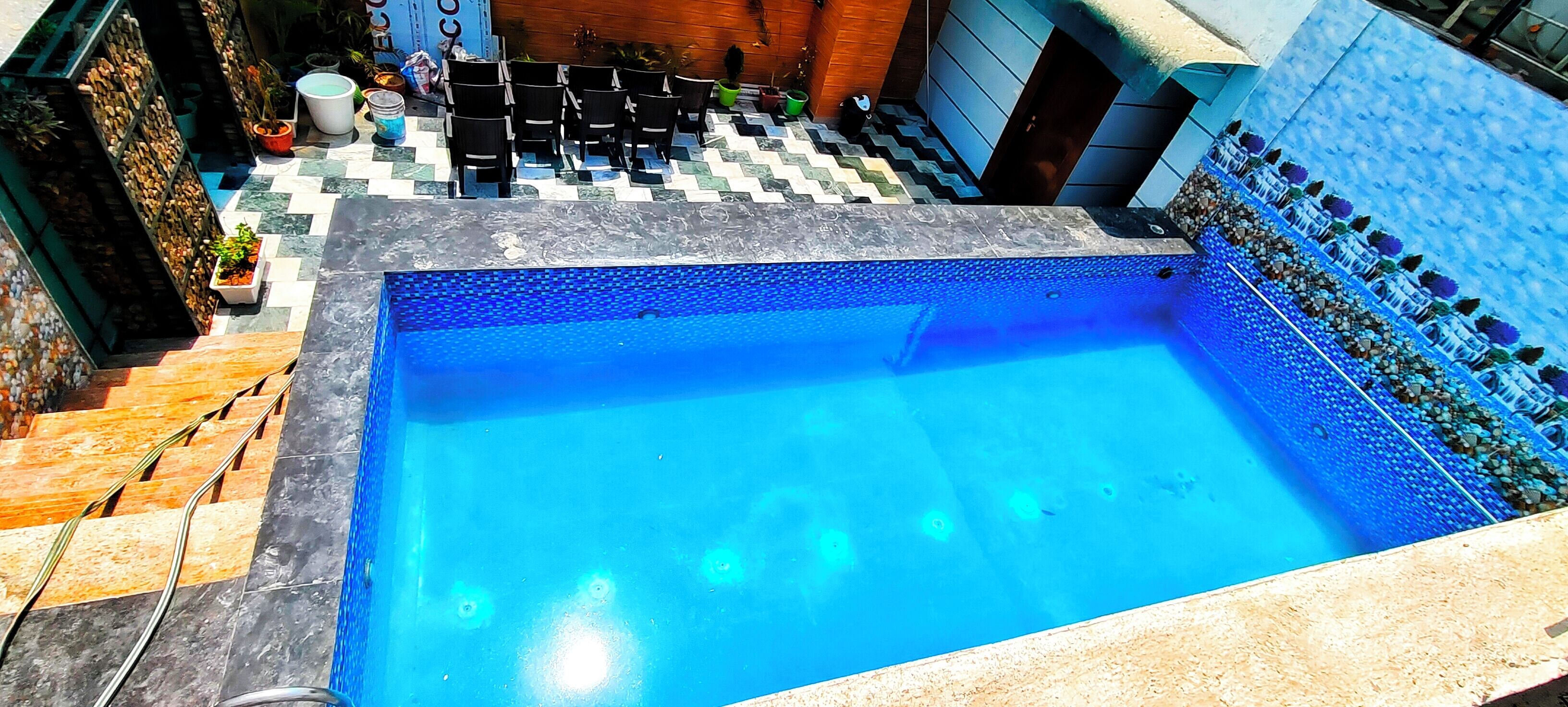 Seasonal outdoor pool