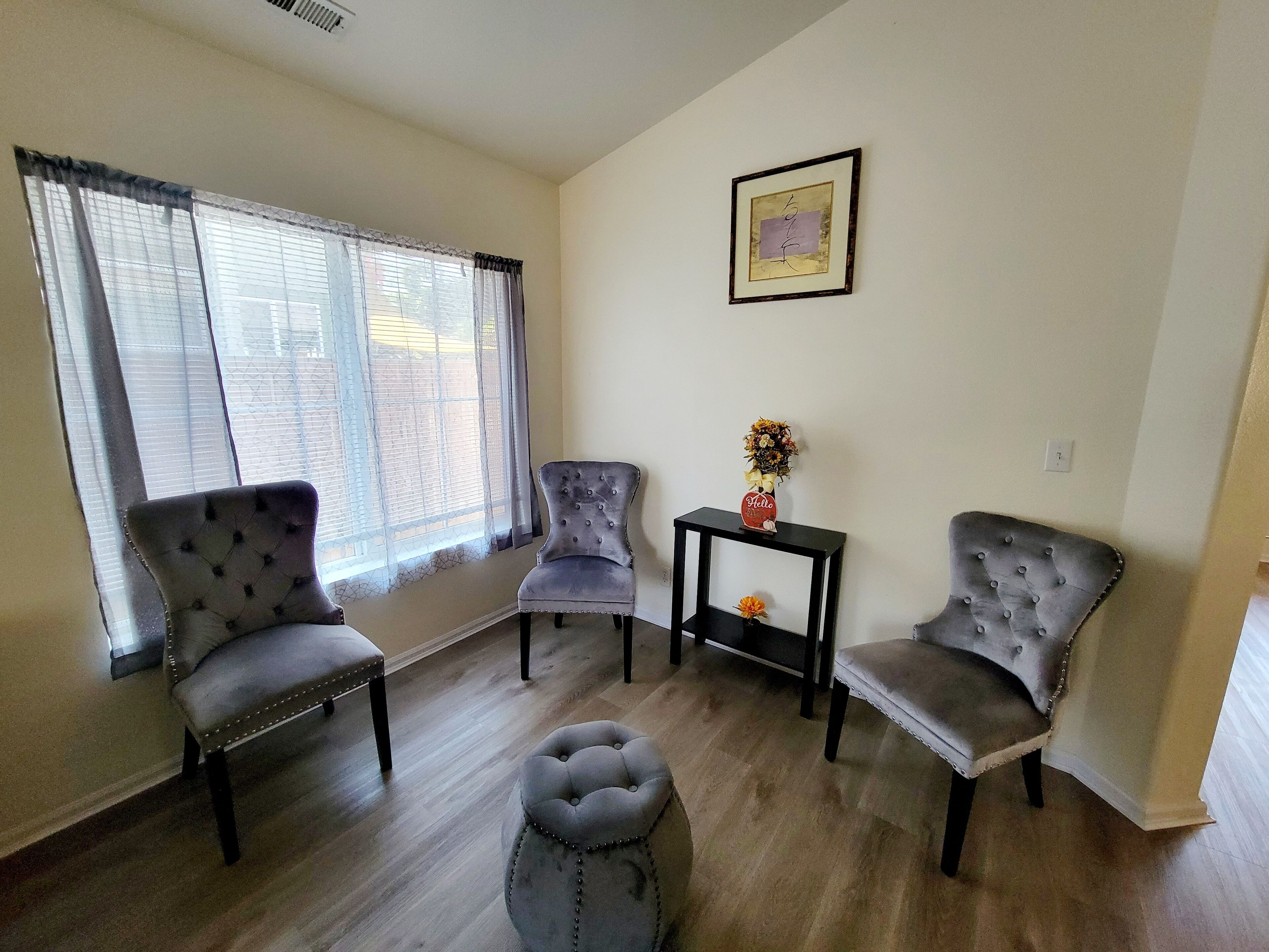 5 mins from Eugene Airport