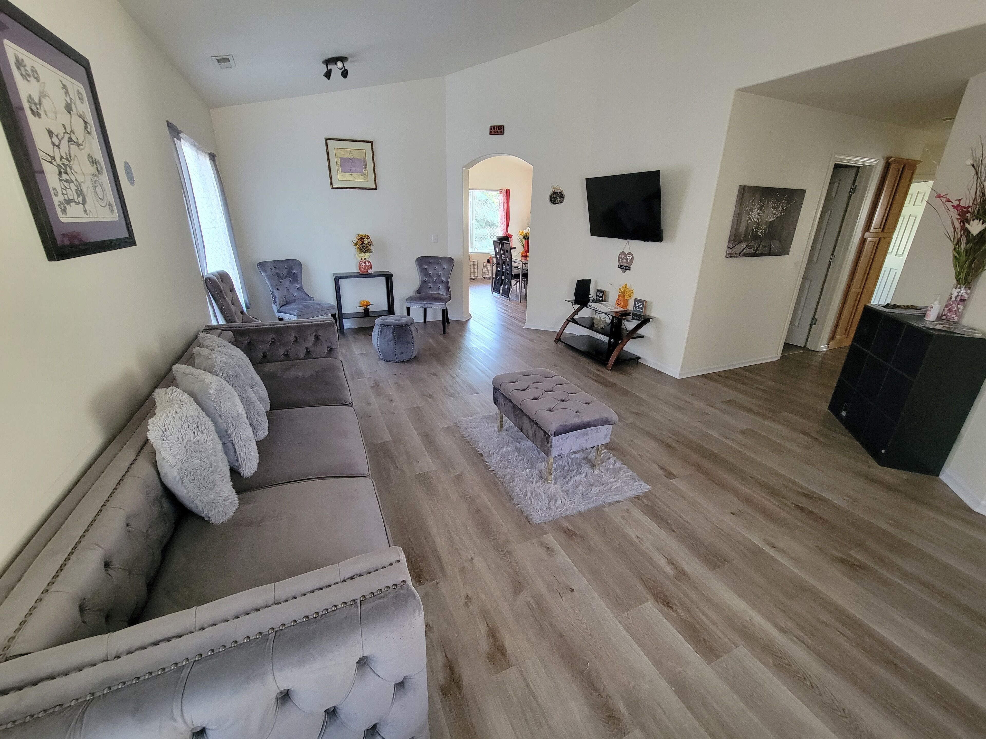 5 mins from Eugene Airport