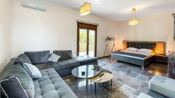 Apartment, 4 Bedrooms, Balcony, Ocean View | Living area