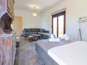 Apartment, 4 Bedrooms, Balcony, Ocean View | Living room