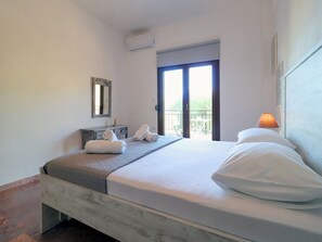 Apartment, 4 Bedrooms, Balcony, Ocean View | 4 bedrooms