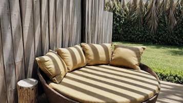 Superior Pod | Premium bedding, down comforters, memory foam beds, in-room safe