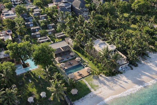 Outdoor pool, pool umbrellas, sun loungers