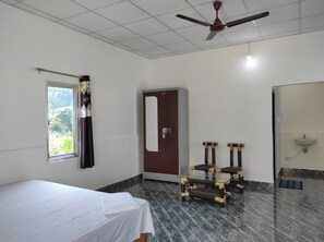 1 bedroom, hypo-allergenic bedding, desk, iron/ironing board - Homocation Jungle Resort  (Barnagar)