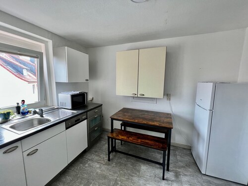 Möblierte 4-zi Fewo am Hildesheimer Hauptbahnhof mit 2 Bädern, Küche